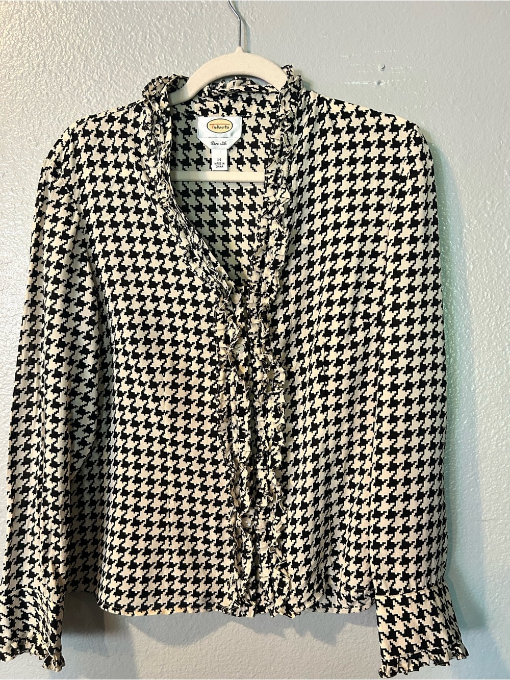 Talbots 100% Silk Houndstooth Ruffled Blouse. Black/Ivory Size 14